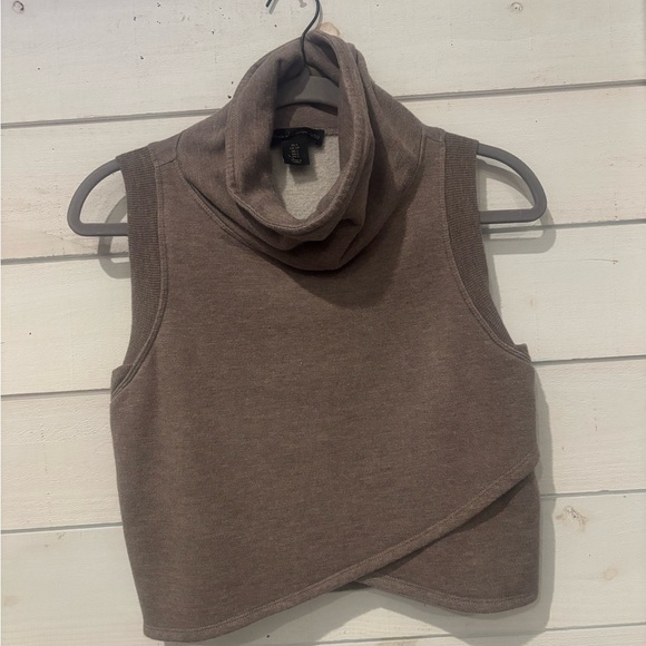 House of Harlow 1960 Taupe Sleeveless Cowl Neck Sweater Cropped - Picture 12 of 13